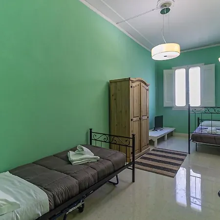 Spacious Three Bedroom Apartment On The Arno Florenz Exterior foto