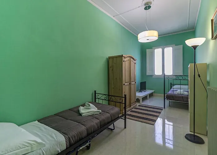 Spacious Three Bedroom Apartment On The Arno