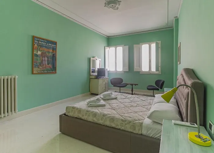 Spacious Three Bedroom Apartment On The Arno