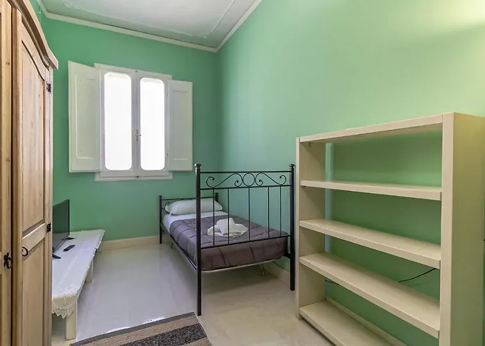 Spacious Three Bedroom Apartment On The Arno